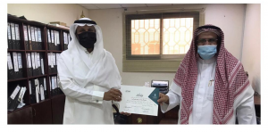 Honoring Two Ideal Employees at Al-Qunfudhah University College